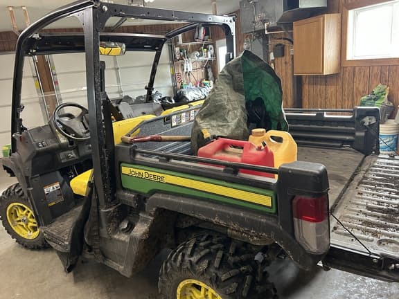 Image of John Deere XUV 835M equipment image 2