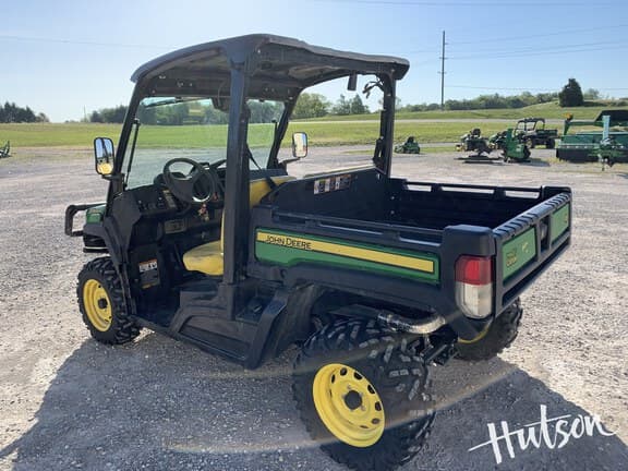 Image of John Deere XUV 835M equipment image 2