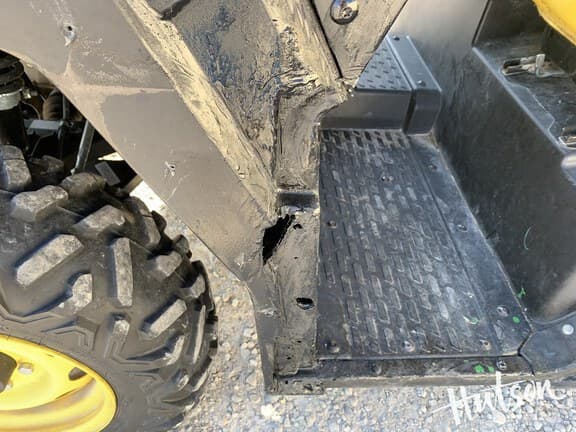 Image of John Deere XUV 835M equipment image 4