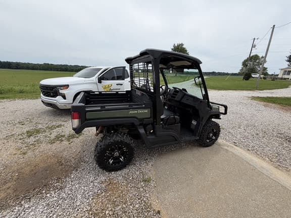 Image of John Deere XUV 835M equipment image 2