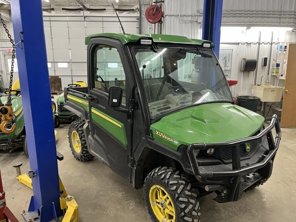 2020 John Deere XUV 835R Equipment Image0