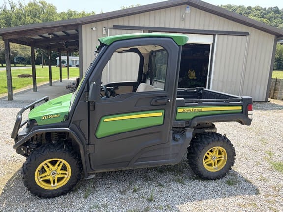 2020 John Deere XUV 835R Equipment Image0