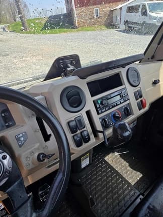 Image of John Deere XUV 835R equipment image 3