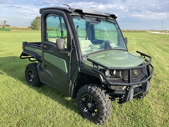 2020 John Deere XUV 835R Equipment Image0