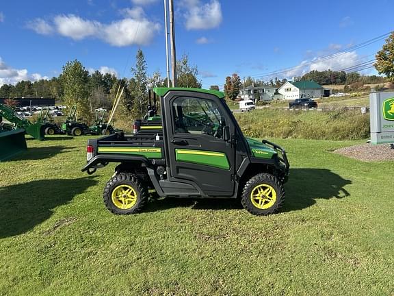 Image of John Deere XUV 835R equipment image 2