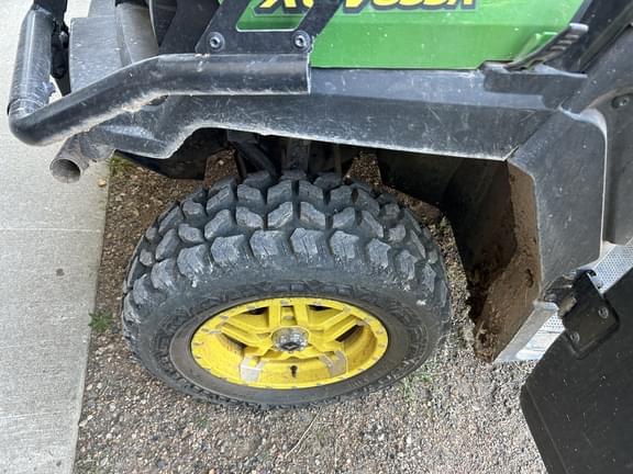 Image of John Deere XUV 835R equipment image 3