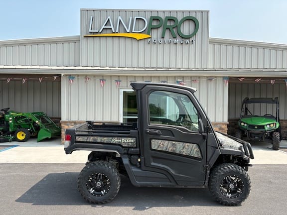 2020 John Deere XUV 835R Equipment Image0