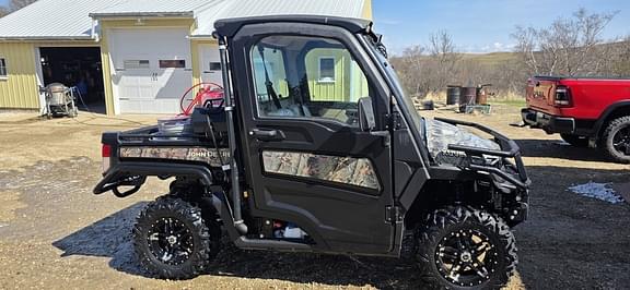 Image of John Deere XUV 835R Image 0