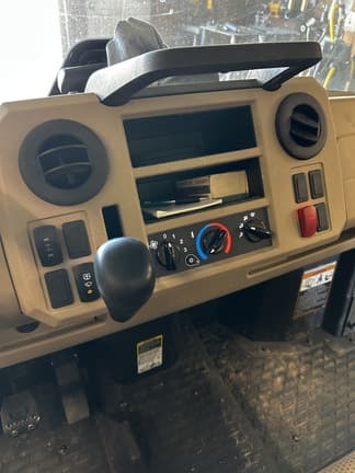 Image of John Deere XUV 835R equipment image 3