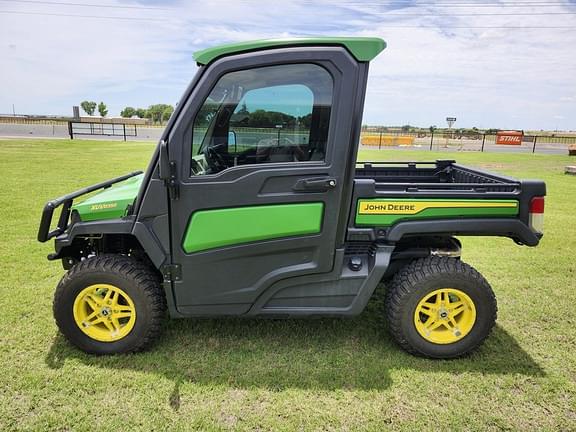 Image of John Deere XUV 835R equipment image 1