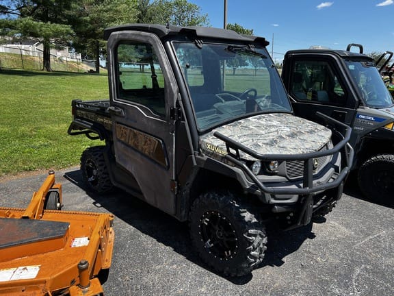 2020 John Deere XUV 835M Equipment Image0