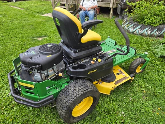Image of John Deere Z335E equipment image 4