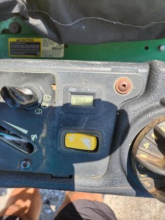 Image of John Deere Z735M equipment image 4