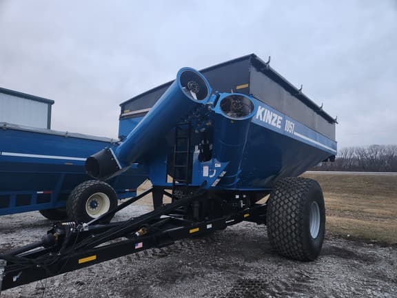 Image of Kinze 1051 equipment image 4