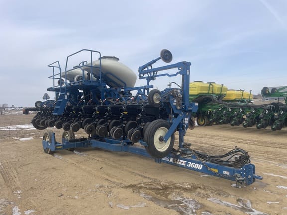 2020 Kinze 3600 Equipment Image0