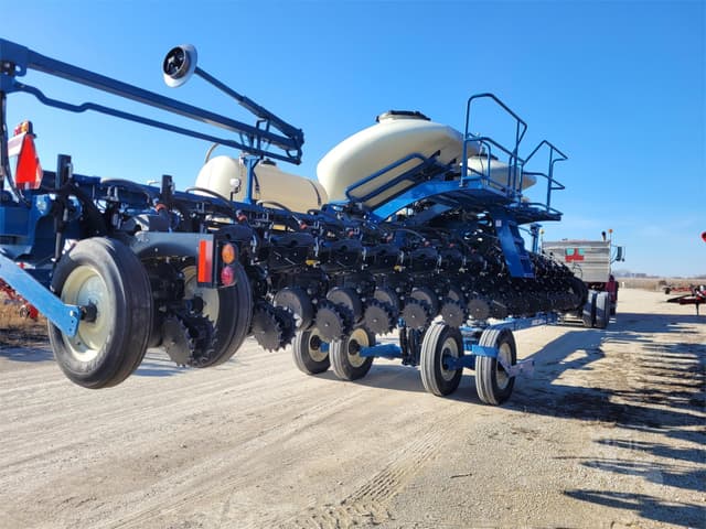Image of Kinze 3660 equipment image 4
