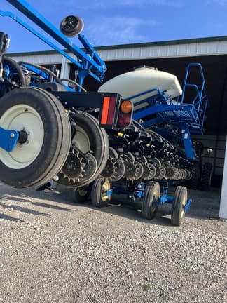 Image of Kinze 3660 equipment image 1