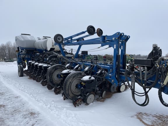 Image of Kinze 4900 equipment image 4