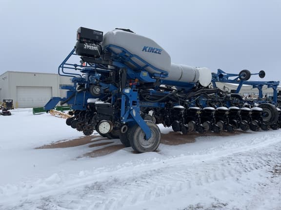 Image of Kinze 4900 equipment image 2