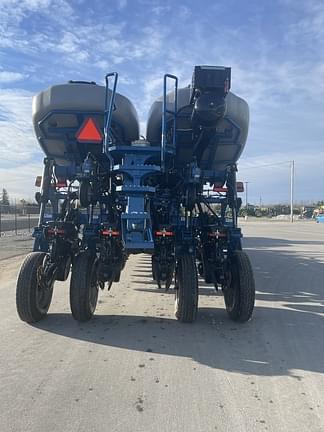 Image of Kinze 4900 equipment image 2
