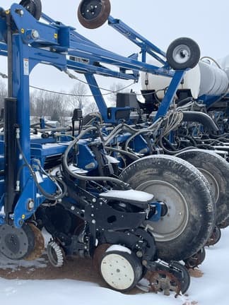 Image of Kinze 4900 equipment image 1