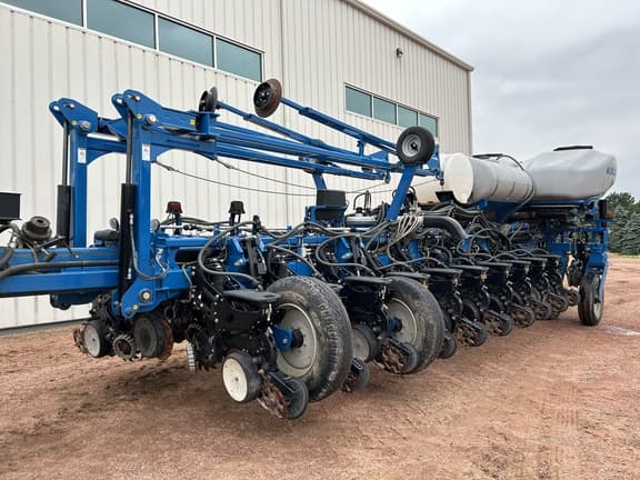 Image of Kinze 4900 equipment image 4