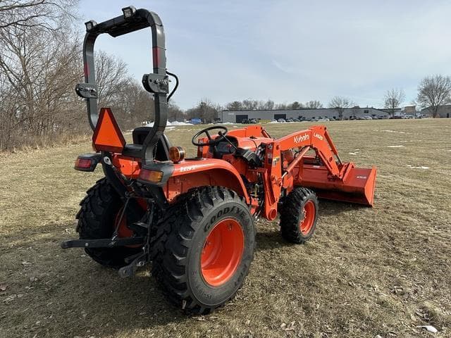Image of Kubota L3901HST equipment image 4