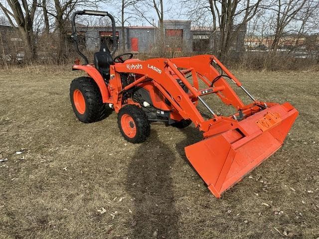 Image of Kubota L3901HST equipment image 2