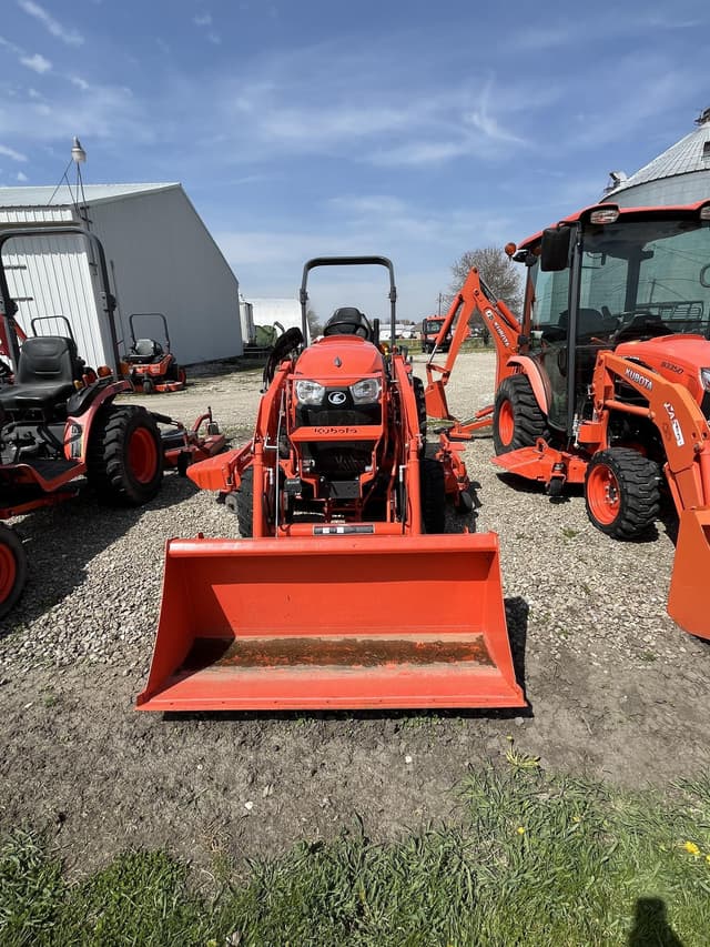 Image of Kubota LX3310HSD equipment image 2