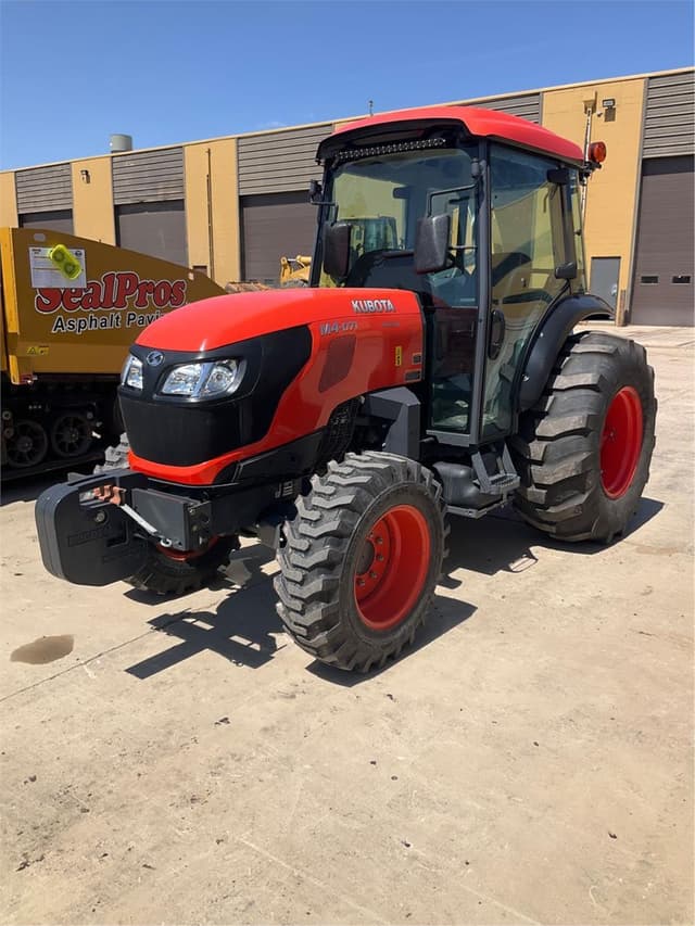Image of Kubota M4-071 equipment image 3