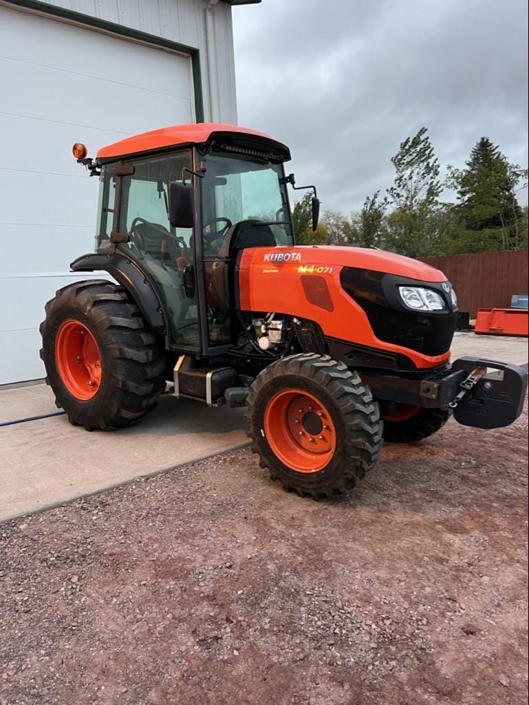 2020 Kubota M4-071 Equipment Image0