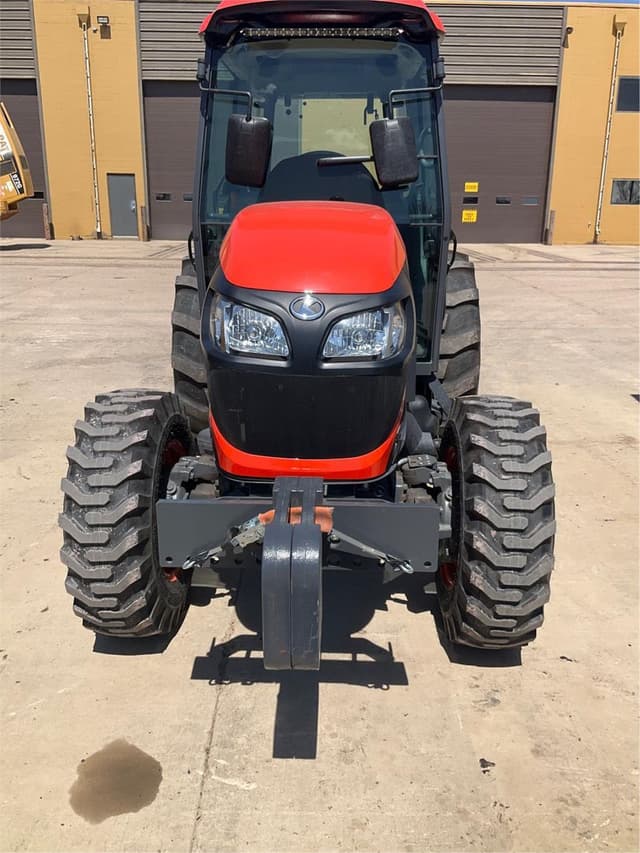 Image of Kubota M4-071 equipment image 4