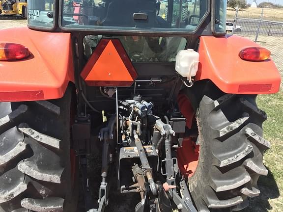 Image of Kubota M4D-071 equipment image 2