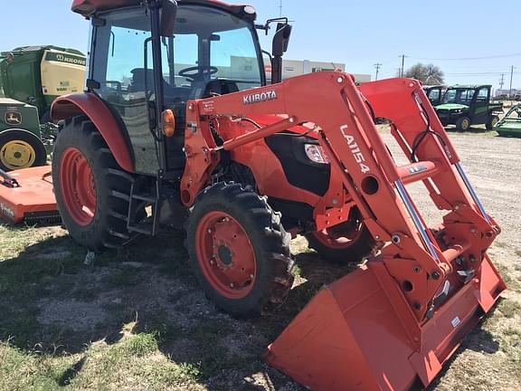 Image of Kubota M4D-071 equipment image 4