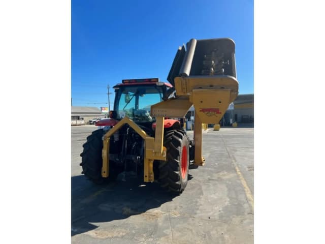 Image of Kubota M6-111 equipment image 2