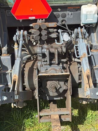 Image of Kubota M6-111 equipment image 4