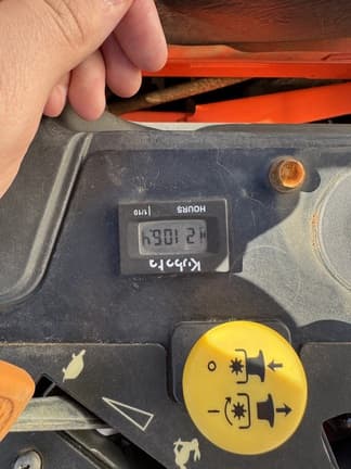 Image of Kubota Z724X equipment image 3