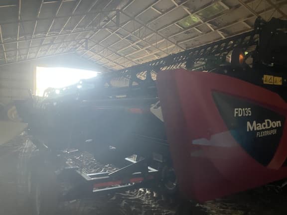 Image of MacDon FD135 equipment image 3