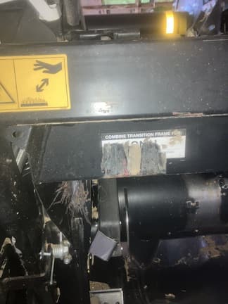 Image of MacDon FD135 equipment image 4