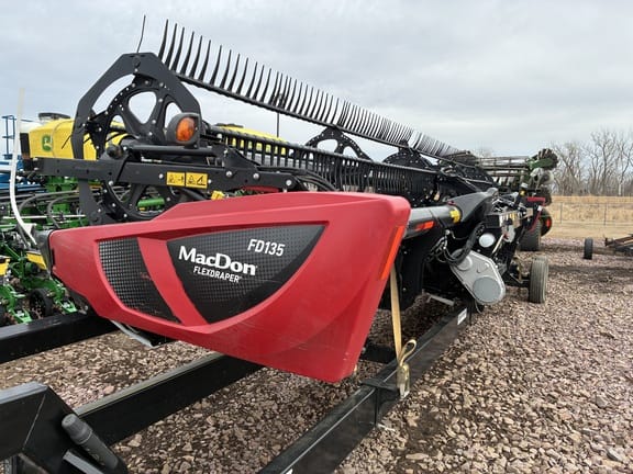 2020 MacDon FD135 Equipment Image0