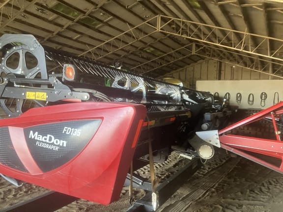 2020 MacDon FD135 Equipment Image0