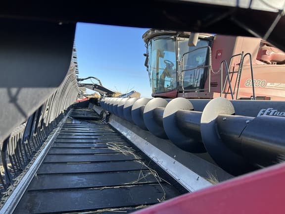 Image of MacDon FD140 equipment image 2