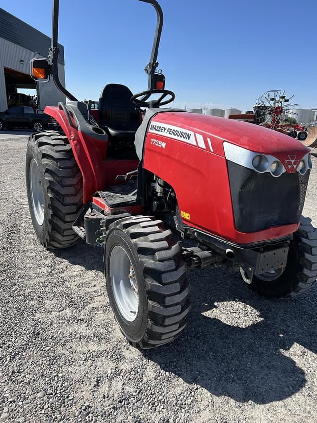 Image of Massey Ferguson 1735M equipment image 2