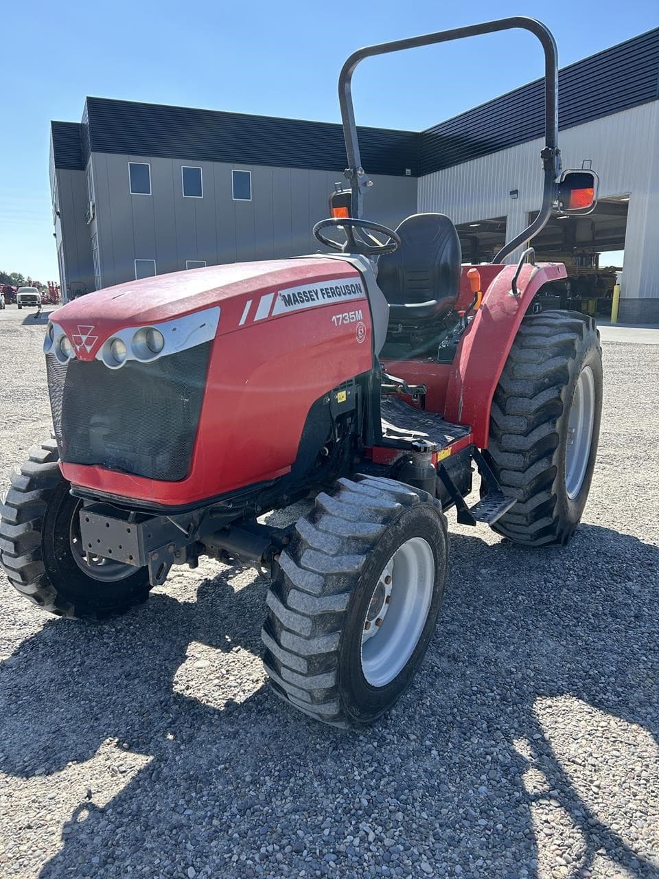 Image of Massey Ferguson 1735M Primary image
