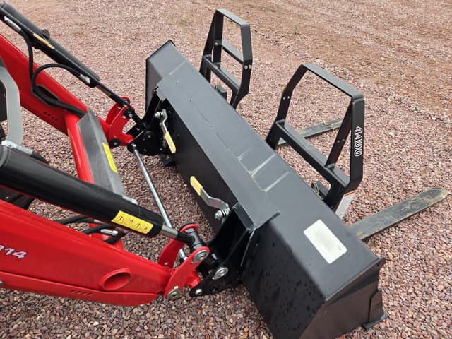 Image of Massey Ferguson 1760M equipment image 2