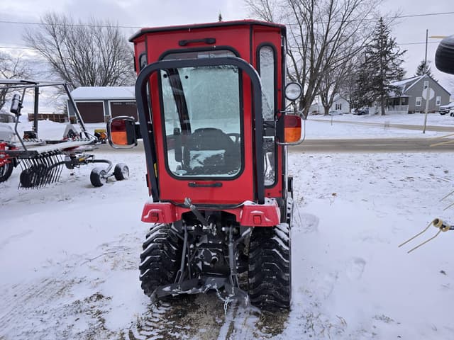 Image of Massey Ferguson GC1725M equipment image 4