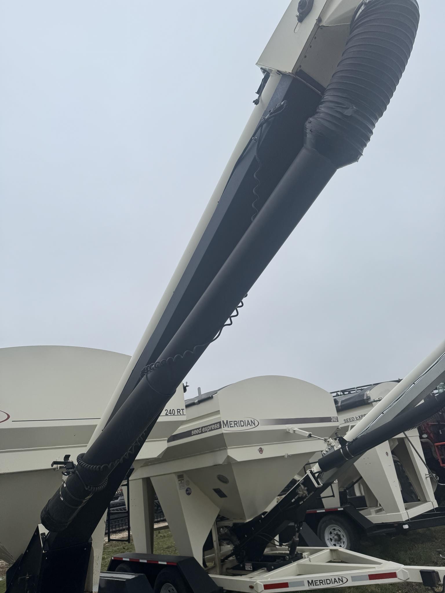 2020 Meridian 240 Equipment Image0