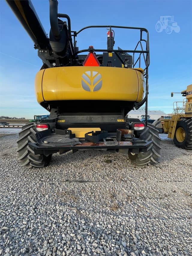 Image of New Holland CR8.90 equipment image 1