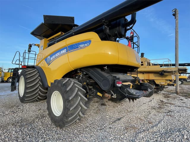 Image of New Holland CR8.90 equipment image 2