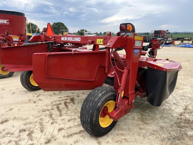 Image of New Holland 210 equipment image 3